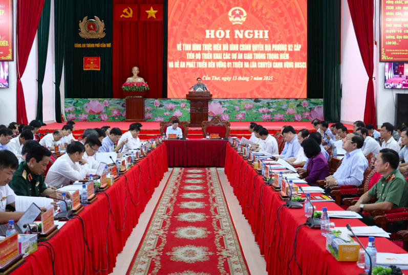 Hội nghị về tình hình thực hiện mô hình chính quyền địa phương hai cấp; Tiến độ triển khai các dự án giao thông trọng điểm và Đề án phát triển bền vững 1 triệu hecta lúa chuyên canh vùng Đồng bằng sông Cửu Long.