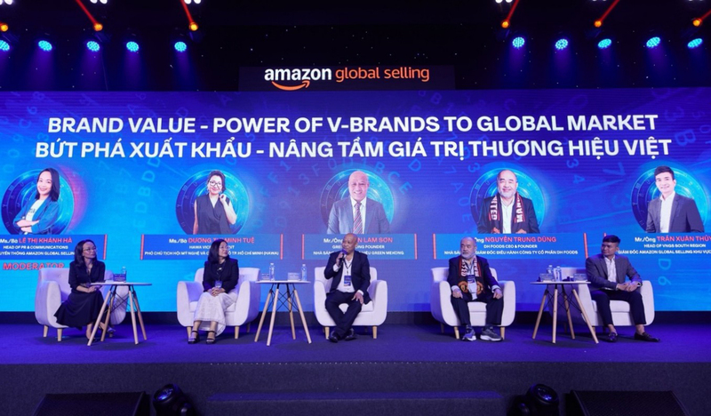 Các chuyên gia, doanh nghiệp tại bàn tròn thảo luận đưa ra những đánh giá và đề xuất giúp doanh nghiệp Việt đưa sản phẩm và thương hiệu vươn ra thương mại toàn cầu. Ảnh: Minh Khuê.