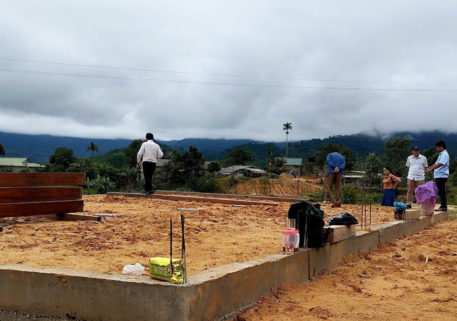 Với sự quan tâm từ chính sách của Đảng, Nhà nước, địa phương, tại 2 huyện A Lưới và Phú Lộc từ 2023 đến nay có 1.890 hộ đồng bào dân tộc thiểu số xây nhà ở mới. a2-tp-hue-ho-tro-xay-moi-nha-cho-dong-bao-dan-toc-thieu-so-vuot-15-lan-ke-hoach.jpg