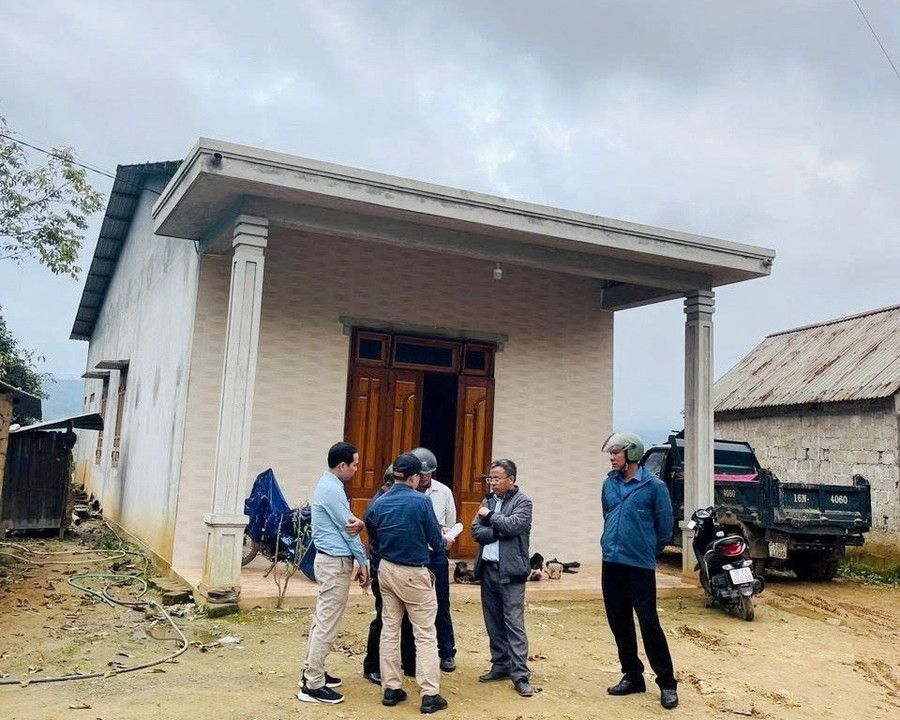 Những căn nhà mới khang trang được hoàn thành, đem lại đời sống ấm no cho đồng bào. a5-tp-hue-ho-tro-xay-moi-nha-cho-dong-bao-dan-toc-thieu-so-vuot-15-lan-ke-hoach.jpg