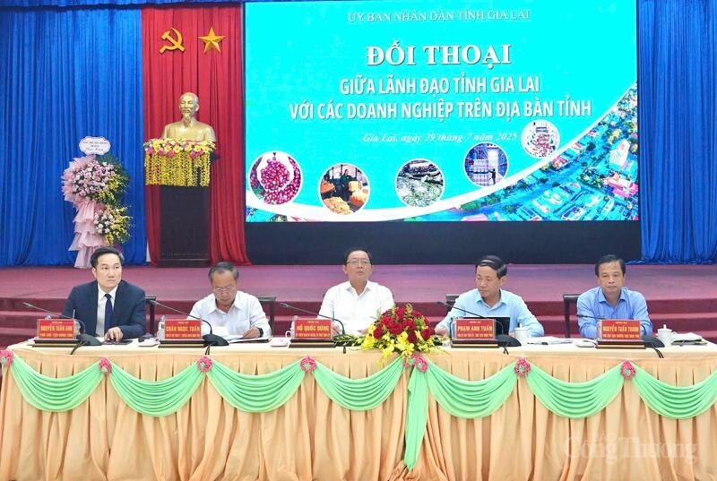 Lãnh đạo tỉnh chủ trì buổi đối thoại
