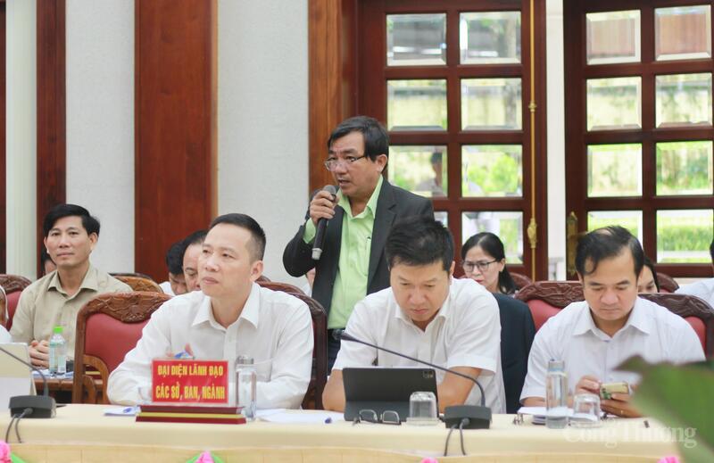 Ông Trần Quang Kiên, Phó Tổng Giám đốc Công ty Cổ phần Đường Quảng Ngãi, Giám đốc Nhà máy đường An Khê kiến nghị tại buổi đối thoại