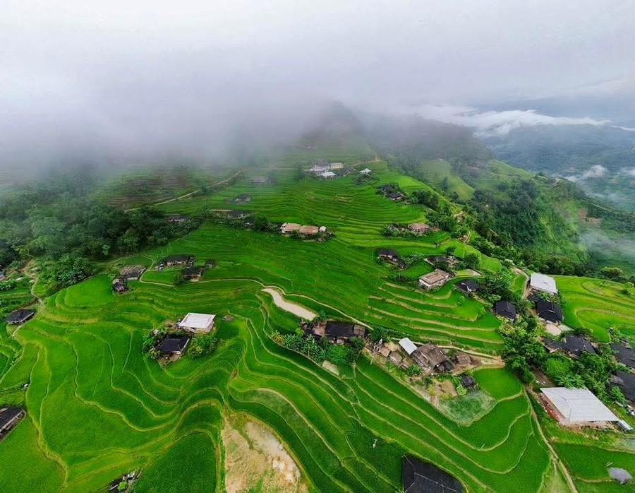 Bản Phùng, với vẻ đẹp tự nhiên hùng vĩ và những giá trị văn hóa truyền thống, điểm đến không thể bỏ qua trên hành trình khám phá Tuyên Quang. (Ảnh: Định Đặng). 1000040032.jpg