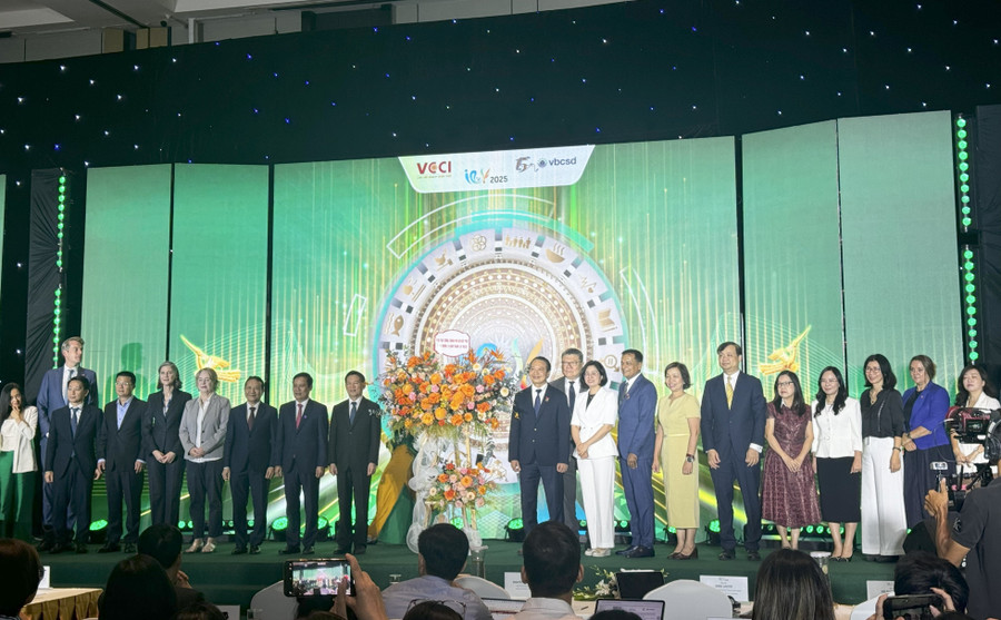 Sự kiện quy tụ hơn 400 đại biểu tham dự trực tiếp cùng hàng nghìn lượt theo dõi trực tuyến.