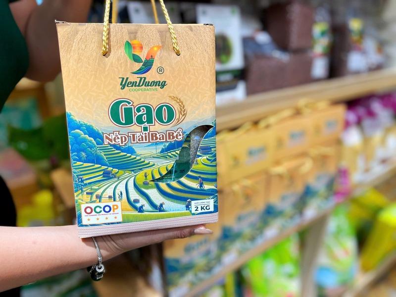 Sản phẩm gạo nếp Tài đến tay người tiêu dùng Thủ đô. Ảnh: Xanh Xanh