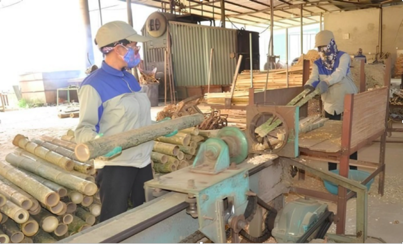 Chế biến sâu tre, luồng giúp người dân vùng sâu vùng xã của tỉnh Thanh Hoá tăng thu nhập. Ảnh minh hoạ