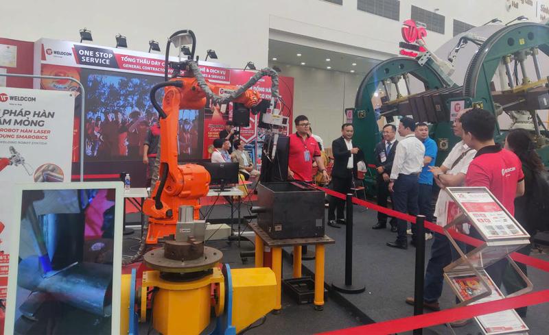 Sản phẩm doanh nghiệp ngành công nghiệp tham gia triển lãm. Ảnh: Khắc Kiên