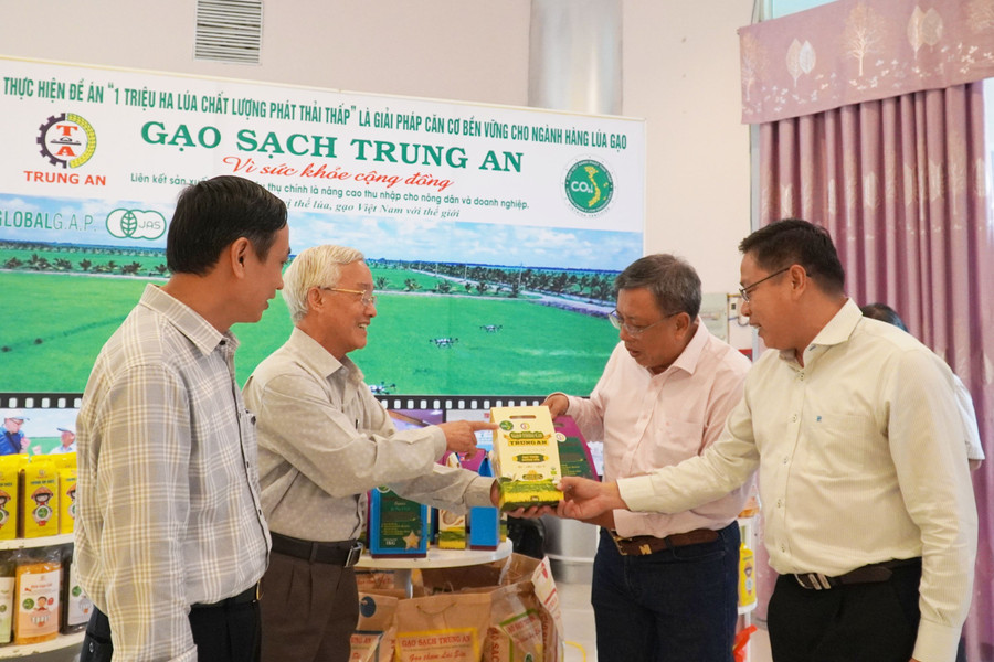 Doanh nghiệp giới thiệu gạo hữu cơ giảm phát thải từ mô hình tham gia Đề án 1 triệu ha. de-an-4.jpg