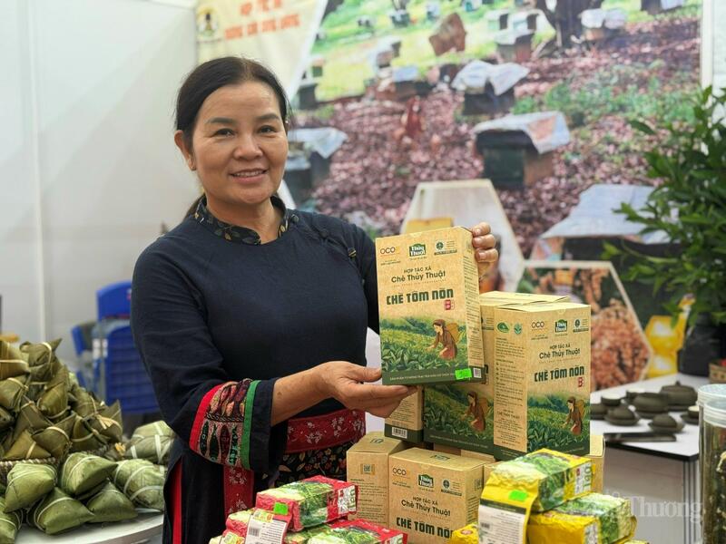 Bà Nguyễn Hồng Vĩnh, đại diện Hợp tác xã Chè Thủy Thuật. Ảnh: Minh Trang