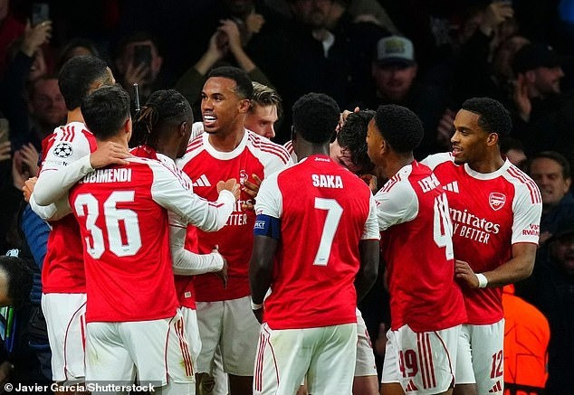 Arsenal đang dẫn đầu bảng sau 8 vòng đấu ở Ngoại hạng Anh. arsenal.jpg