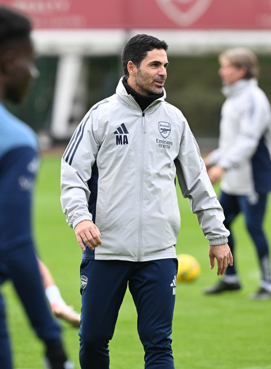 Arsenal dưới trướng Mikel Arteta hiện tại đang cho thấy khả năng tận dụng bóng chết hiệu quả và chiều sâu đội hình được cải thiện rõ rệt sau kỳ chuyển nhượng hè 2025. arsenal-4.jpg