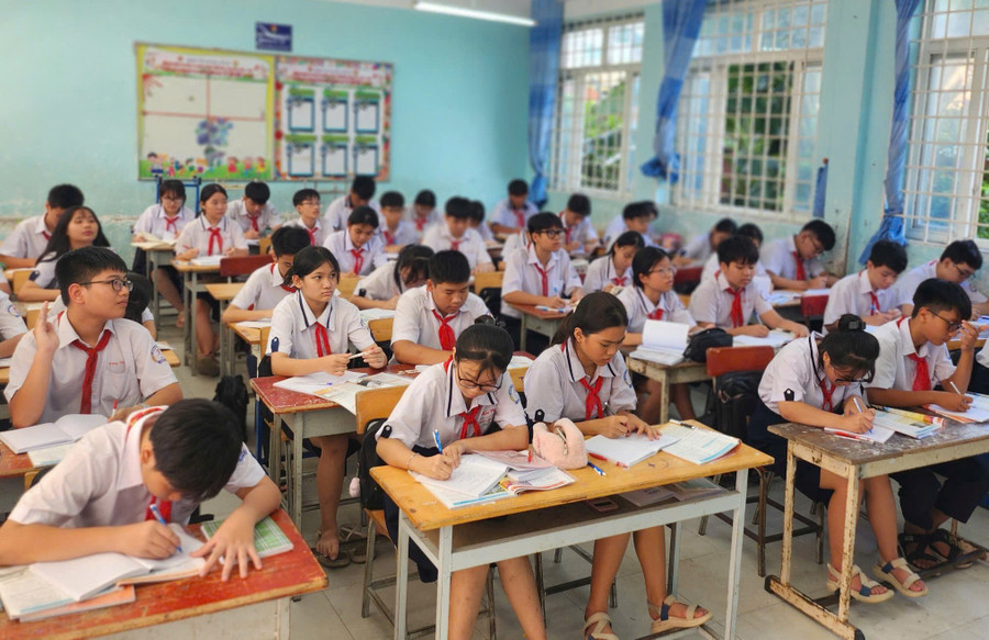 Giờ học của học sinh Trường THCS Nguyễn Hiền. tphcm-mien-hoc-phi-cho-hoc-sinh-thcs-1.jpg