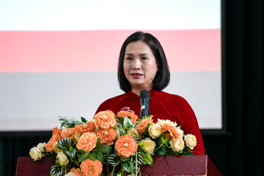 Cô Đào Thị Thúy, Hiệu trưởng Trường Tiểu học Yên Hòa chia sẻ tại chương trình. t2.jpg