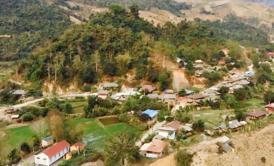 Nhờ áp dụng hiệu quả các chương trình giảm nghèo, đời sống của người dân ngày càng nâng cao. doi-thay-tren-vung-dat-kho-muong-sai-150409-62-075535.jpg