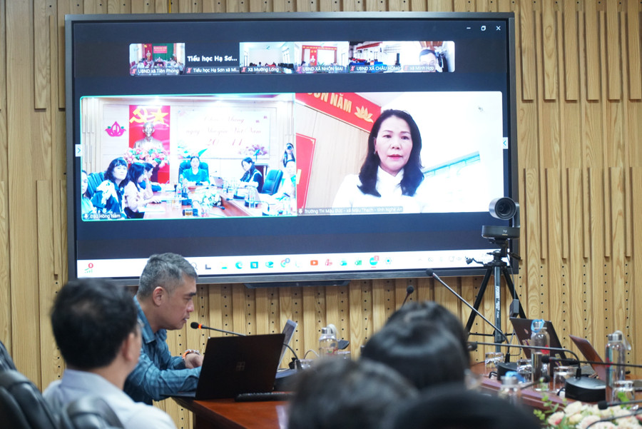 Hội nghị được triển khai với hình thức trực tuyến, kết nối hơn 120 điểm cầu tại các trường học có học sinh dân tộc thiểu số trên địa bàn tỉnh Nghệ An. Ảnh: Hồ Lài tang-cuong-tieng-viet-2.jpg