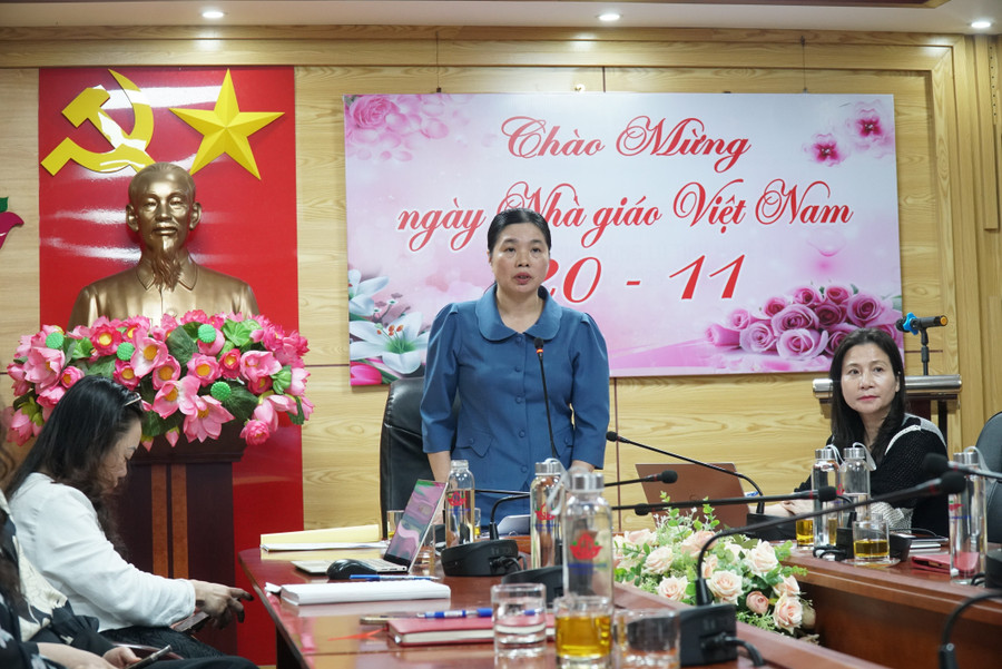 Bà Hồ Thị Châu Loan - Phó Giám đốc Sở GD&ĐT Nghệ An chủ trì hội nghị. Ảnh: Hồ Lài tang-cuong-tieng-viet-1.jpg