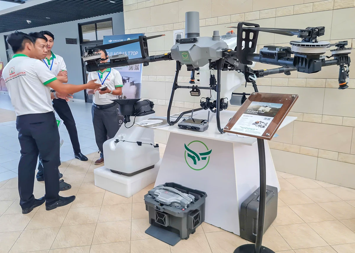 Thúc đẩy sử dụng chế phẩm sinh học phòng, chống sinh vật gây hại trên lúa theo hướng sản xuất lúa gạo xanh và bền vững