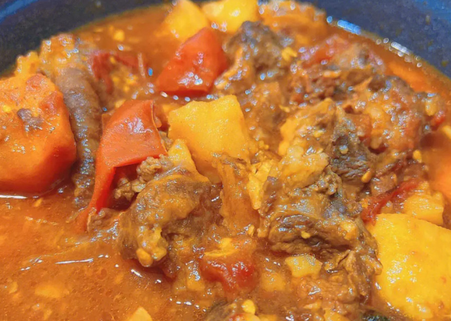 Thịt bò giàu sắt và protein, kết hợp với rau củ sẽ bổ dưỡng và cân bằng hơn. (Ảnh: ITN)