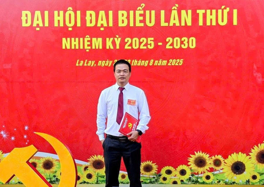 Gắn bó với ngôi trường vùng biên giới, thầy Hòa luôn tận tâm, nhiệt huyết với học sinh. tin-hoc-tre-1.jpg