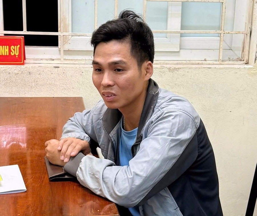 Trần Văn Phương bị khởi tố, tạm giữ hình sự để điều tra về hành vi chống người thi hành công vụ. tai-xuong.png