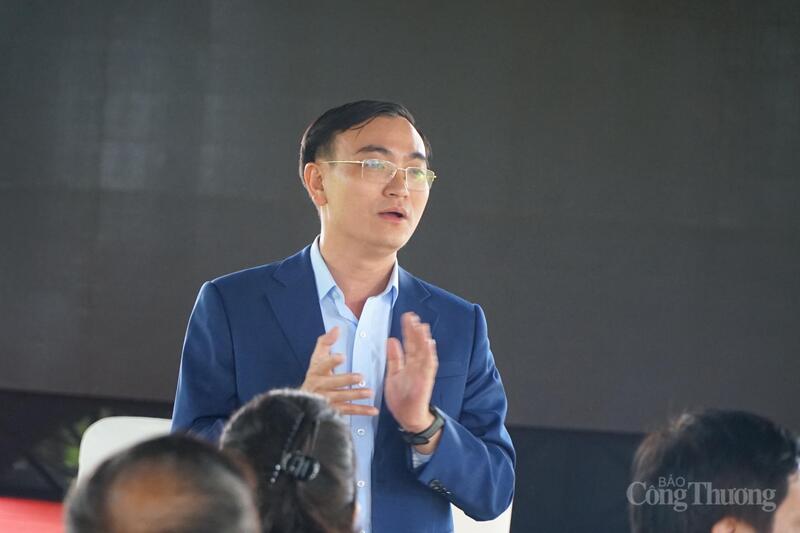 Ông Đinh Văn Đang, Giám đốc Trung tâm Khuyến nông tỉnh Đắk Lắk nêu ý kiến tại hội thảo. Ảnh: Vũ Long