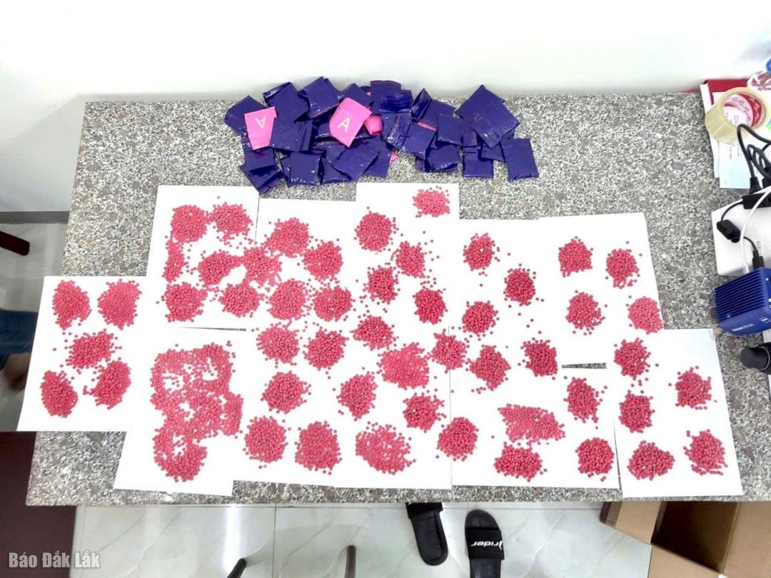 và hàng hoạt ma túy tổng hợp.