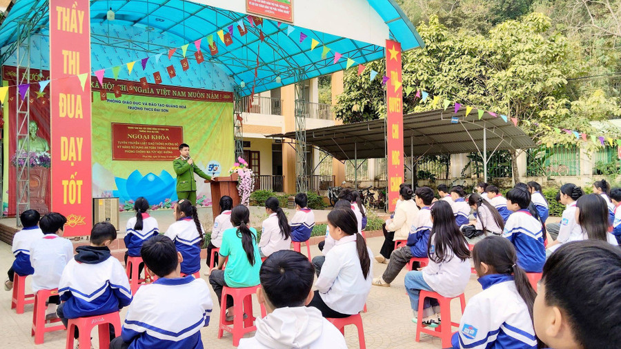 Một buổi giáo dục pháp luật được tổ chức tại Trường THCS Đại Sơn, xã Phục Hòa. thcs-dai-son-phuc-hoa-3.jpg