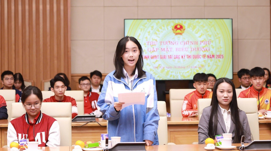 Trương Thanh Xuân lớp 12 Trường THPT chuyên Bắc Ninh vinh dự chia sẻ tại buổi gặp mặt của Thủ tướng Chính phủ.