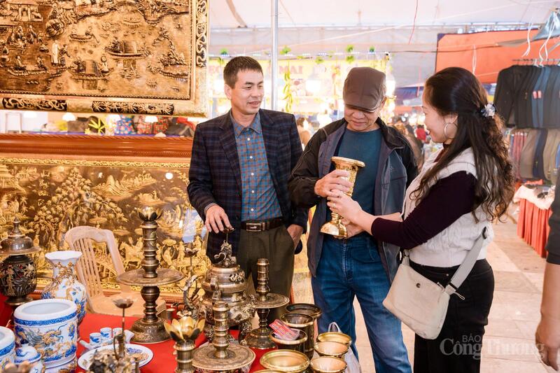 Không gian trưng bày đồ đồng mỹ nghệ tạo điểm nhấn, tôn vinh giá trị văn hóa và kỹ nghệ chế tác truyền thống