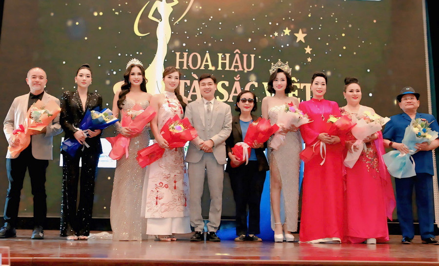 Thành phần ban giám khảo. z7398392944232-34b416569559504df990bf160d135ab5.jpg