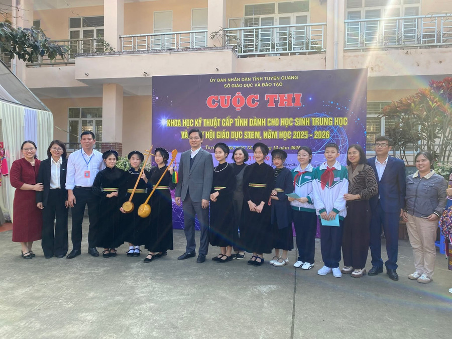 Ngành giáo dục Tuyên Quang luôn sát sao, đồng hành cùng các cơ sở giáo dục trong việc nâng cao chất lượng trong việc dạy và học. 1000045998.jpg