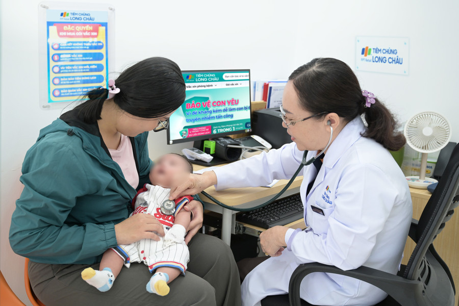 Trẻ nhỏ, người cao tuổi, người có bệnh lý nền… cần được tiêm vaccine phòng ngừa vì dễ trở nặng và gặp biến chứng nguy hiểm khi mắc bệnh. 4.jpg