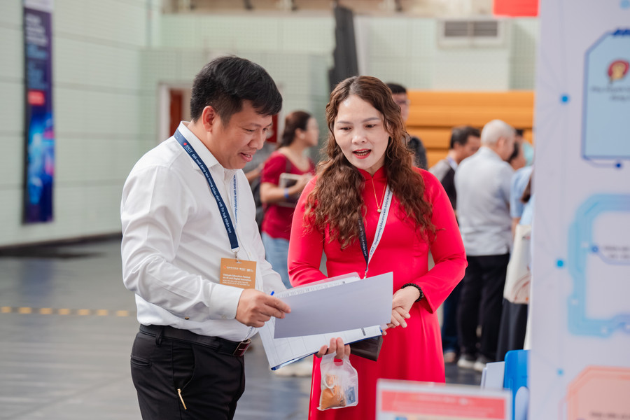 Cô Phạm Thị Liên luôn có nhiều giải pháp sáng tạo trong giảng dạy Tiếng Anh và lan tỏa tới cộng đồng. Ảnh: NVCC.