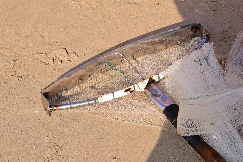 Dụng cào cào ốc quen thuộc, được người dân tự chế. Ảnh Diễm Phúc