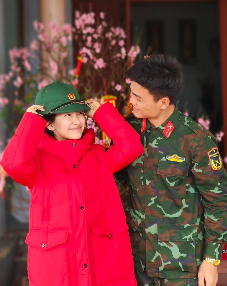 Chuyện tình của Hòa Minzy và Văn Cương nhận về nhiều sự chú ý. hoa-minzy-1.jpg