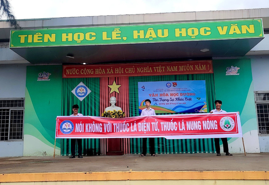 Một hoạt động truyền thông phòng, chống tác hại của thuốc lá, thuốc lá điện tử của Trường THPT Nguyễn Thượng Hiền (Đà Nẵng). truyen-thong-thuoc-la-nguyen-thuong-hien.jpg
