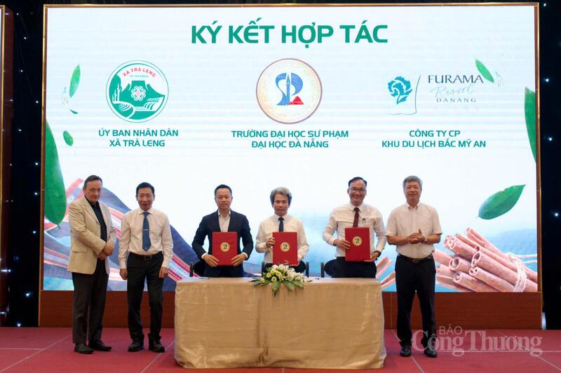 Ký kết hợp tác tiêu thụ quế Trà My giữa UBND xã Trà Leng và Trường Đại học Sư phạm (Đại học Đà Nẵng) và Chi hội Khách sạn Đà Nẵng ngày 15/5