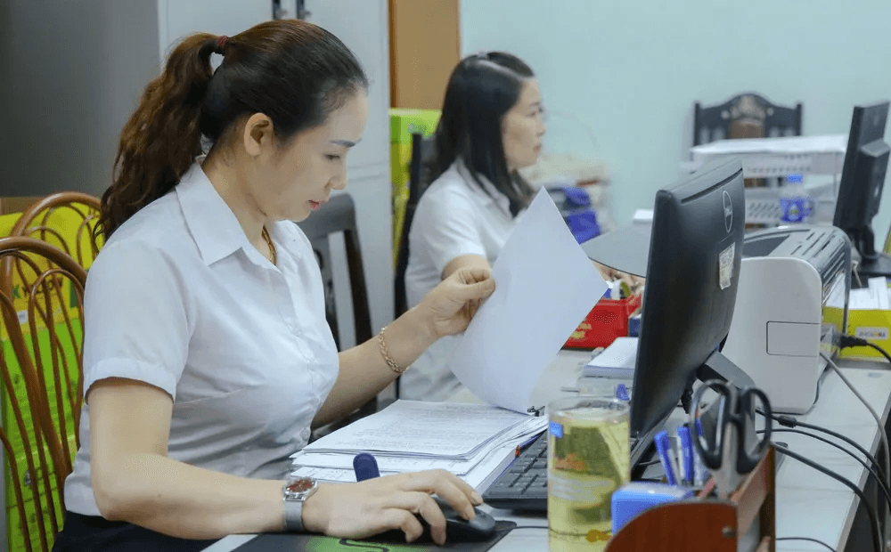 Phó Thủ tướng Phạm Thị Thanh Trà vừa ký Chỉ thị số 21/CT-TTg ngày 20/5/2026 của Thủ tướng Chính phủ quy định bố trí, sử dụng, chế độ, chính sách đối với người hoạt động không chuyên trách ở cấp xã, ở thôn, tổ dân phố. Ảnh minh họa