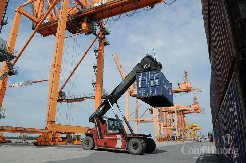 Xuất nhập khẩu tăng trưởng cao trong 4 tháng đầu năm.