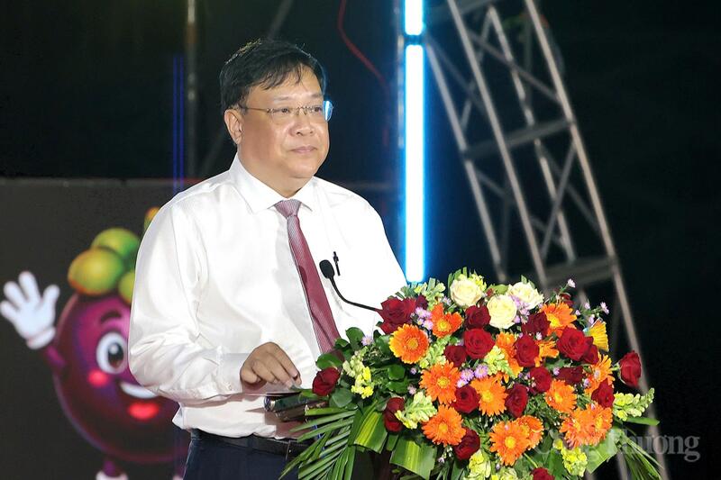 Ông Phạm Thành Ngại, Chủ tịch UBND tỉnh Đồng Tháp phát biểu khai mạc lễ hội.
