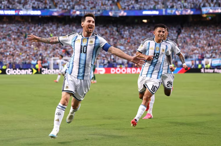 Messi trở thành cầu thủ đầu tiên thi đấu ở 6 kỳ World Cup. Ảnh: FIFA.