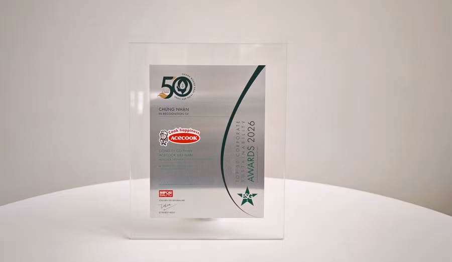 Acecook Việt Nam được vinh danh tại hạng mục E - Tiên phong giảm thiểu rác thải. chung-nhan-giai-thuong.jpg