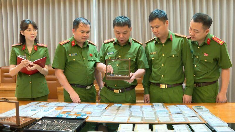 Công an tỉnh Thanh Hóa triệt phá đường dây buôn lậu kim cương xuyên quốc gia, khởi tố 22 bị can, thu giữ 1.100 viên kim cương. Ảnh: Công an Thanh Hoá
