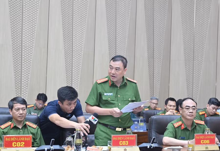 Đại tá Phạm Trường Giang, Phó Cục trưởng Cục Cảnh sát điều tra tội phạm về kinh tế, tham nhũng, buôn lậu, Bộ Công an phát biểu. ca-do-bong-da-3.jpg
