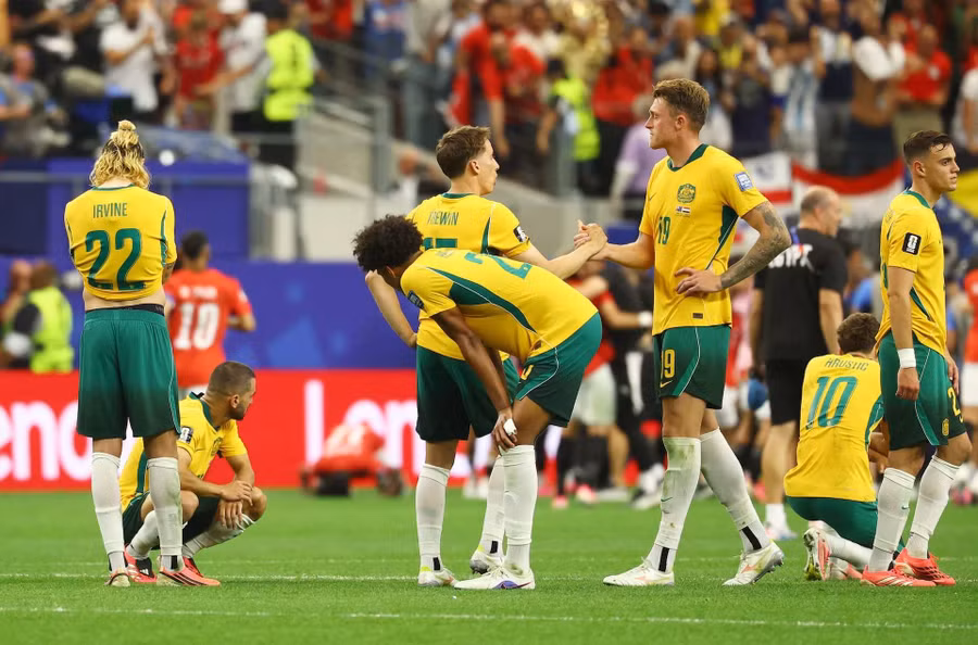 Nỗi buồn của các cầu thủ Australia khi chưa từng vượt qua được vòng knock-out World Cup. Ảnh: Reuters. ai-cap-uc-01.jpg