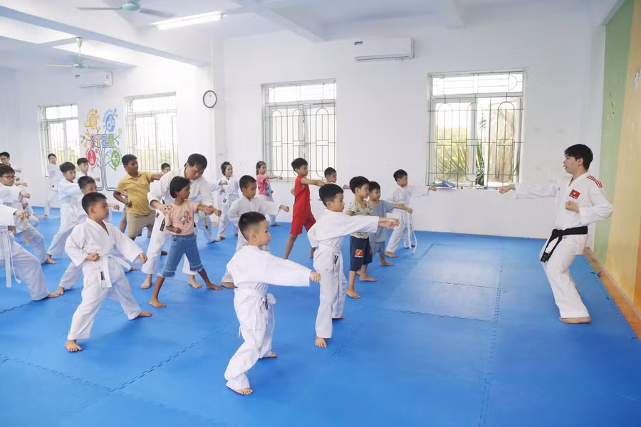 Học sinh tham gia lớp học võ. lop-hoc-he.jpg