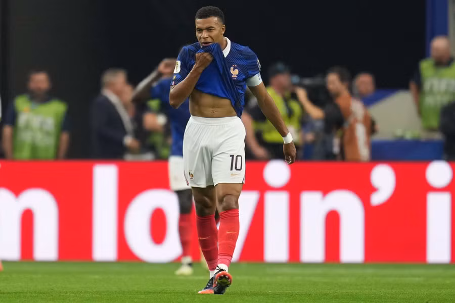 Kylian Mbappe hoàn toàn ‘tắt điện’ trước hàng thủ Tây Ban Nha. Ảnh: AP. tbn-phap-3.jpg