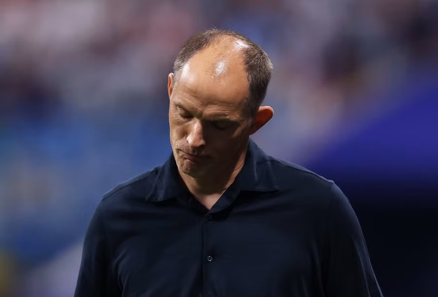 Nhiều bình luận hàm ý HLV Thomas Tuchel ‘hèn nhát’ khiến tuyển Anh lỡ cơ hội vào chung kết World Cup 2026. Ảnh: Getty. chi-trich-3.jpg