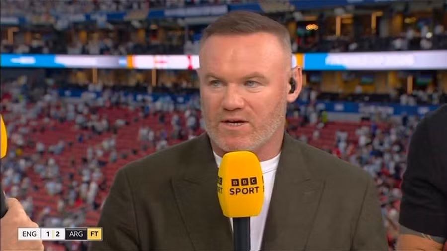 Cựu đội trưởng Wayne Rooney cho rằng cách chơi lùi sâu của tuyển Anh chẳng khác nào 'tự chuốc lấy rắc rối'. Ảnh: BBC Sport. chi-trich-01.jpg