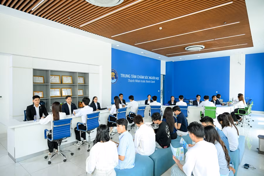 Đăng ký "Khối chốt hè" nhận ngay 50% học phí học kỳ I và 2 triệu đồng chi phí hỗ trợ di chuyển, lưu trú tại https://tuyensinh.vhu.edu.vn van-4574.jpg